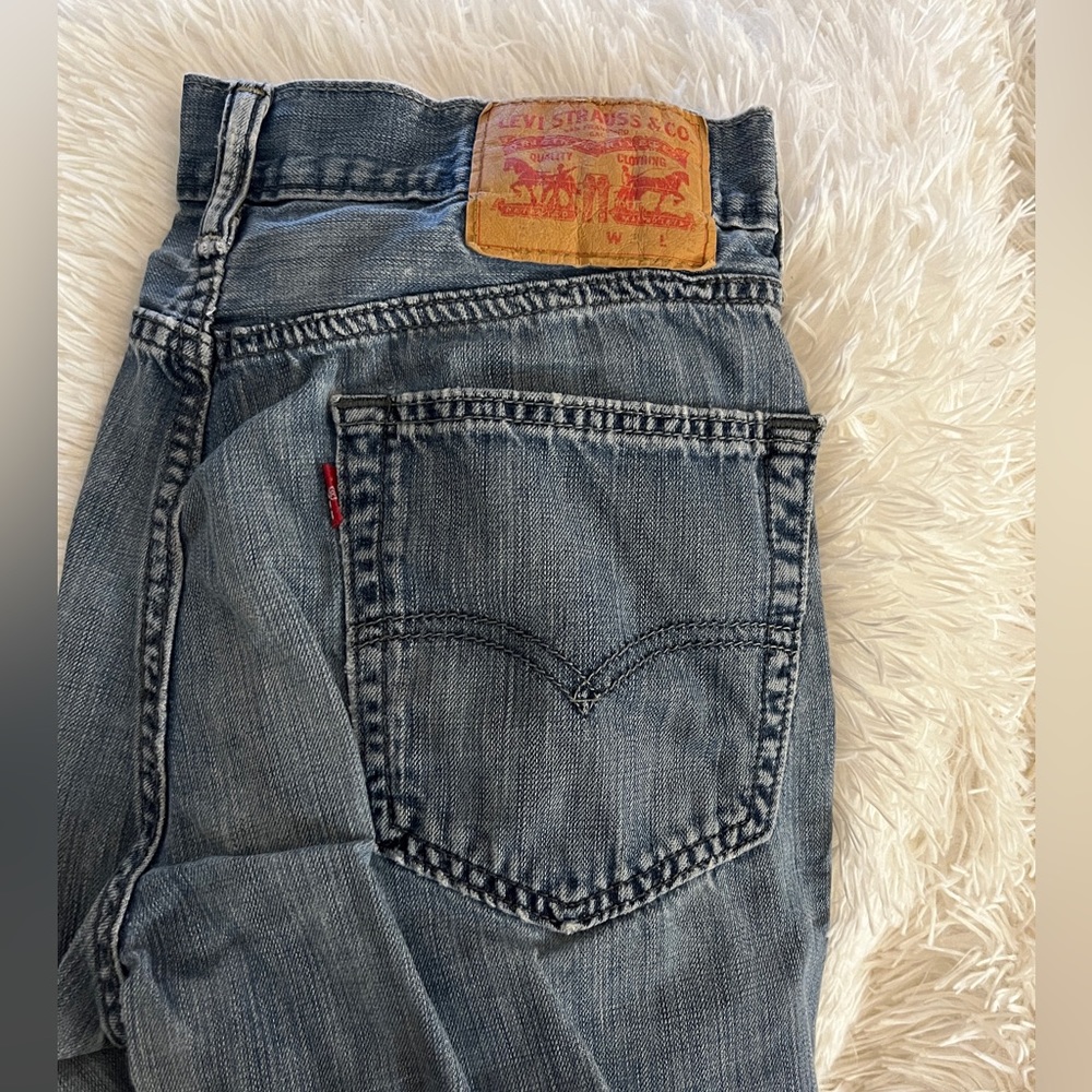 LEVI’s - Picture 3 of 3